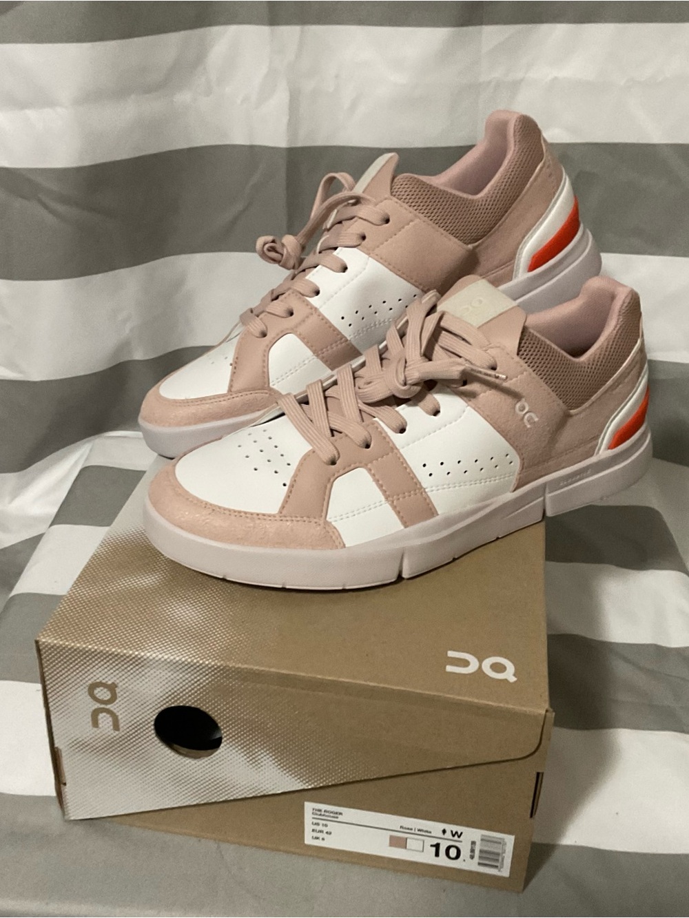 On Running Shoes The Roger Clubhouse “Rose/White” Women’s 10 New w/ OG Box!